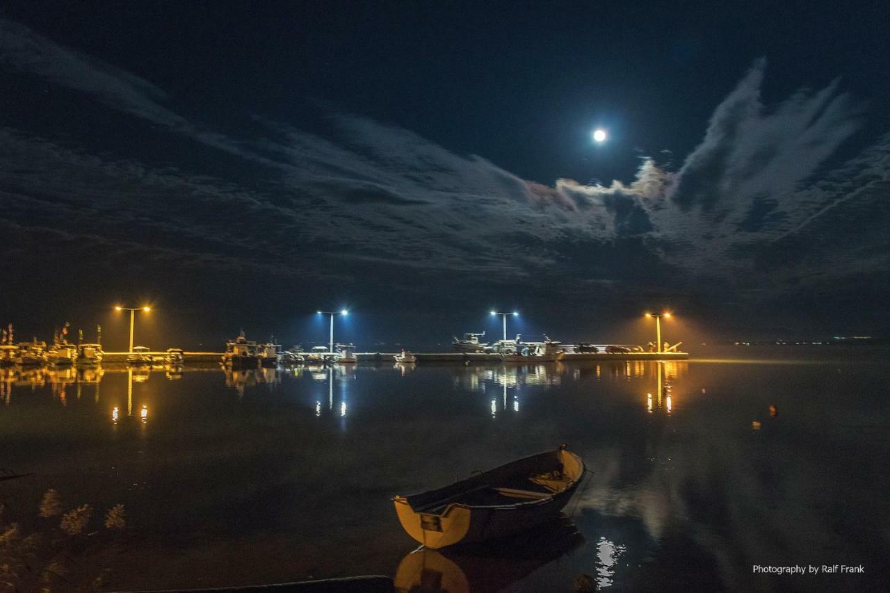 Traditional Fishing Village Apartments บูเกริ ภายนอก รูปภาพ