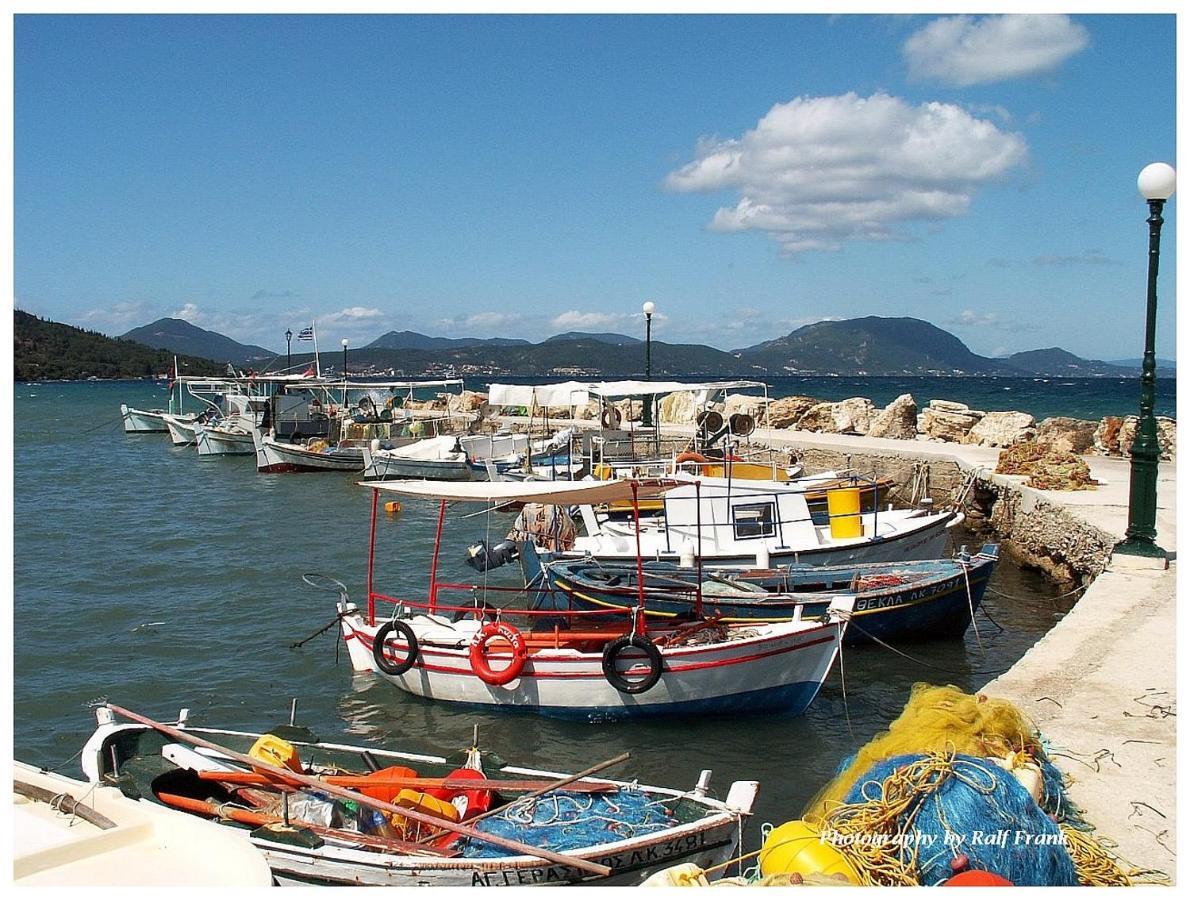 Traditional Fishing Village Apartments บูเกริ ภายนอก รูปภาพ